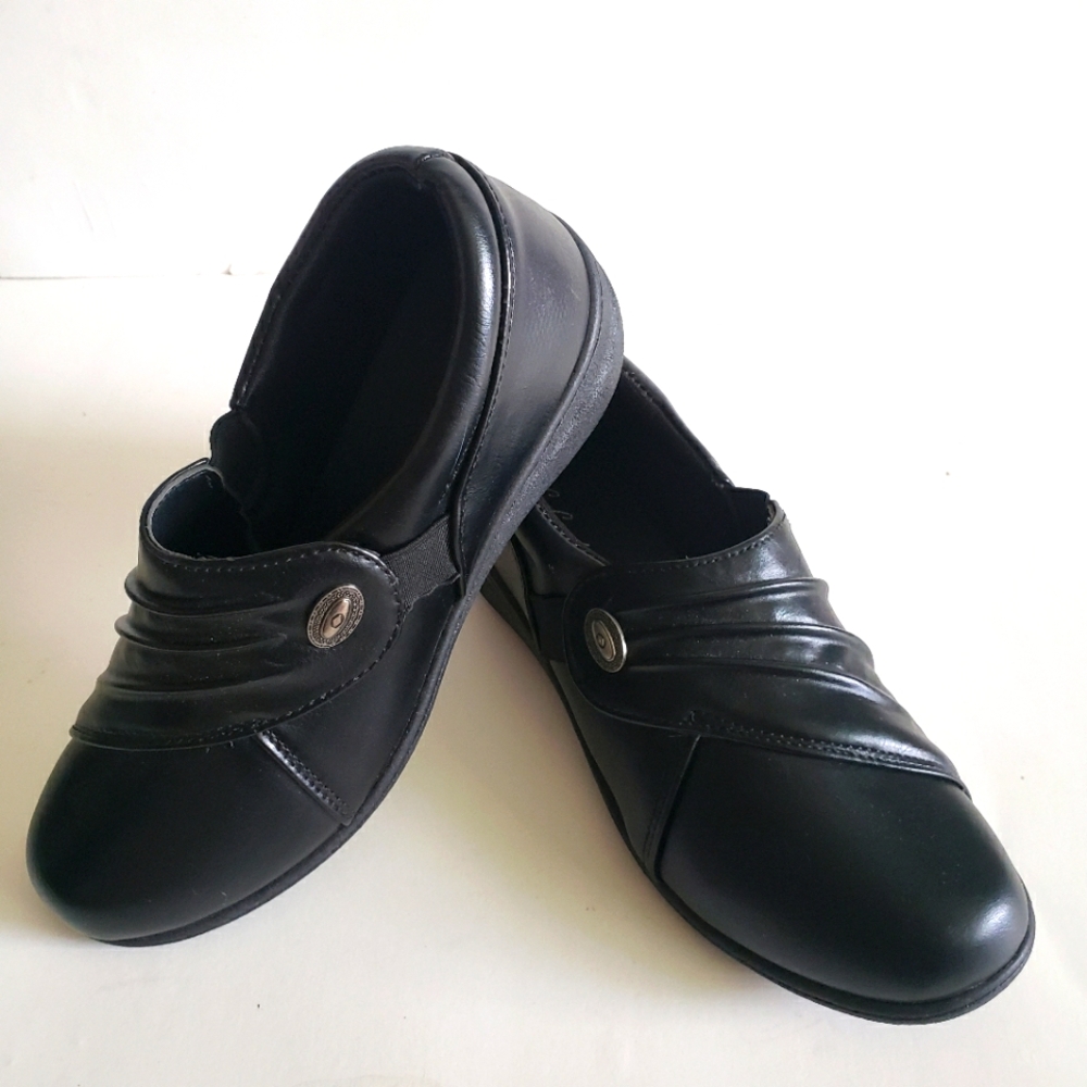 LC COMFORT Black Slip On Shoe Sneaker - Black - Size 7